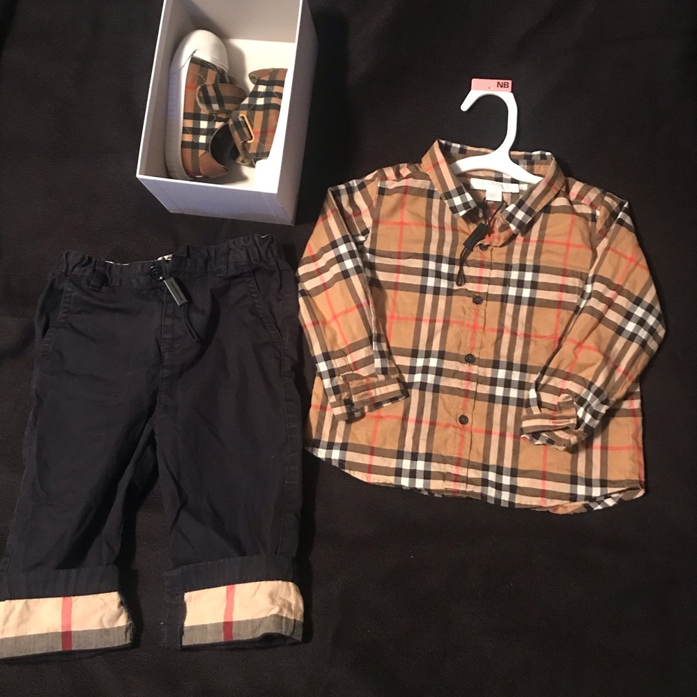 Burberry boy 18-24 months set shoes not included